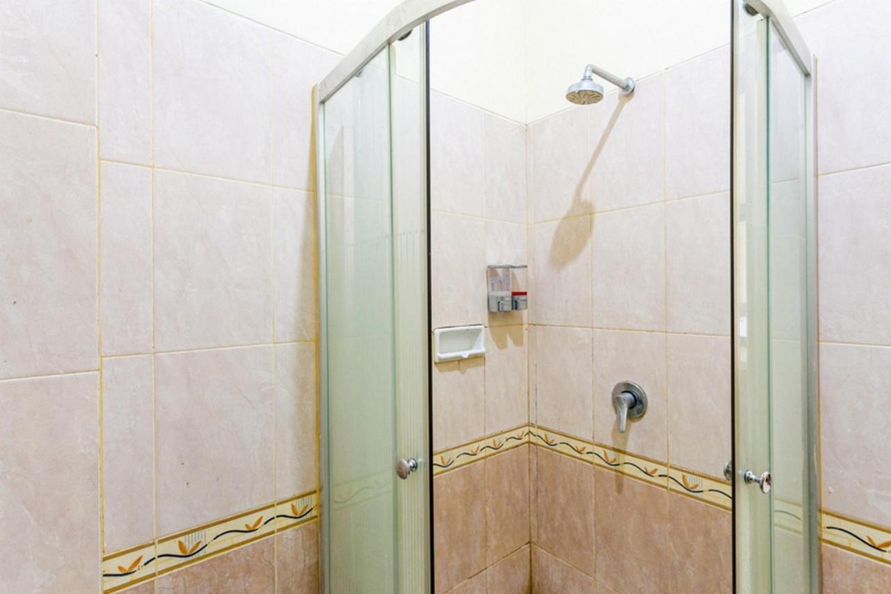 Reddoorz Plus Near Alun Alun Karanganyar Solo Extérieur photo