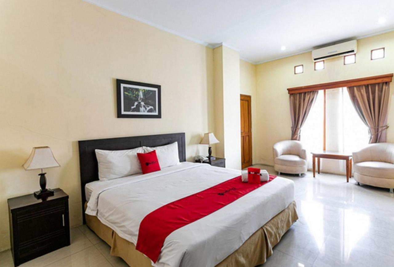 Reddoorz Plus Near Alun Alun Karanganyar Solo Extérieur photo